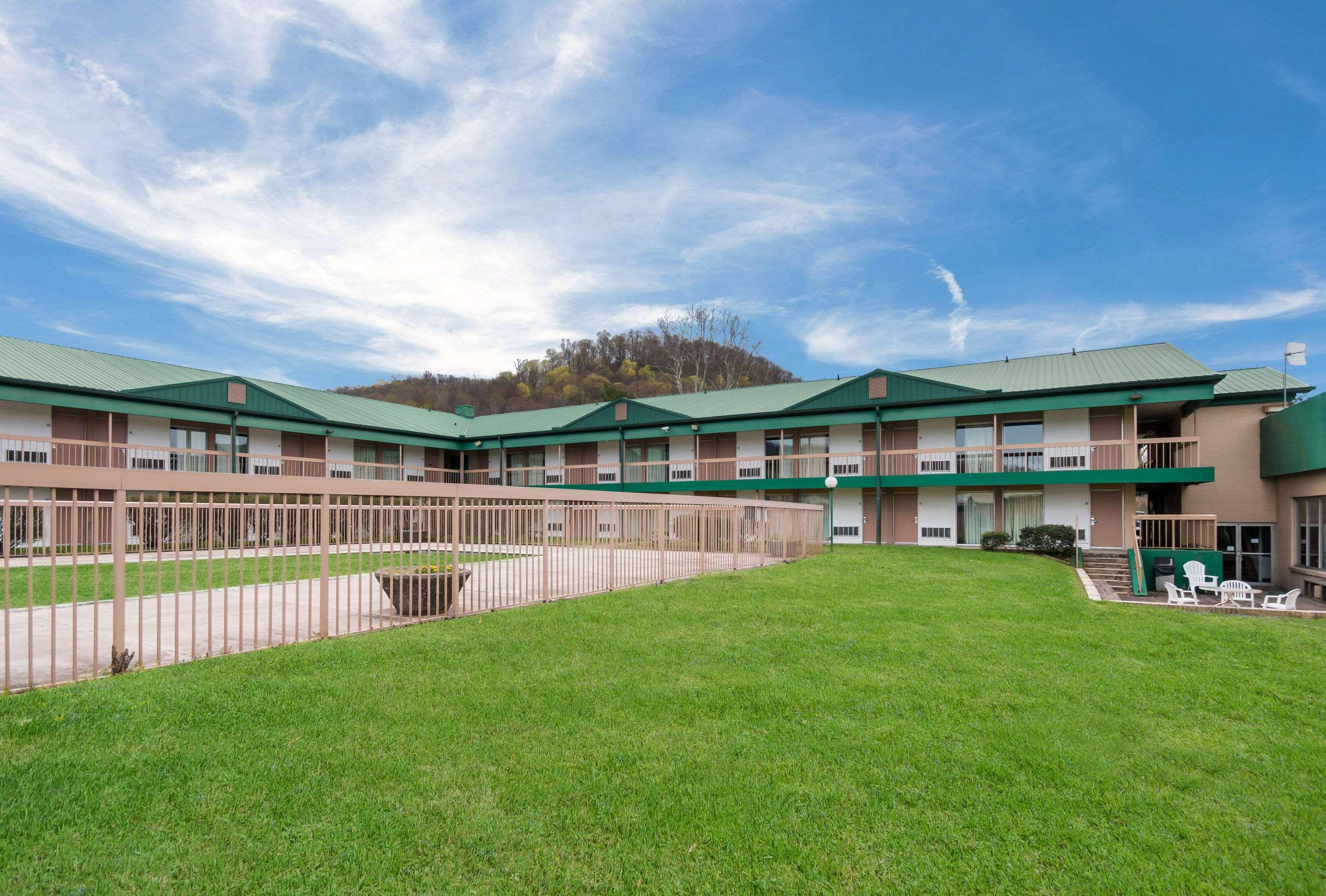 Rodeway Inn And Suites Portsmouth Esterno foto
