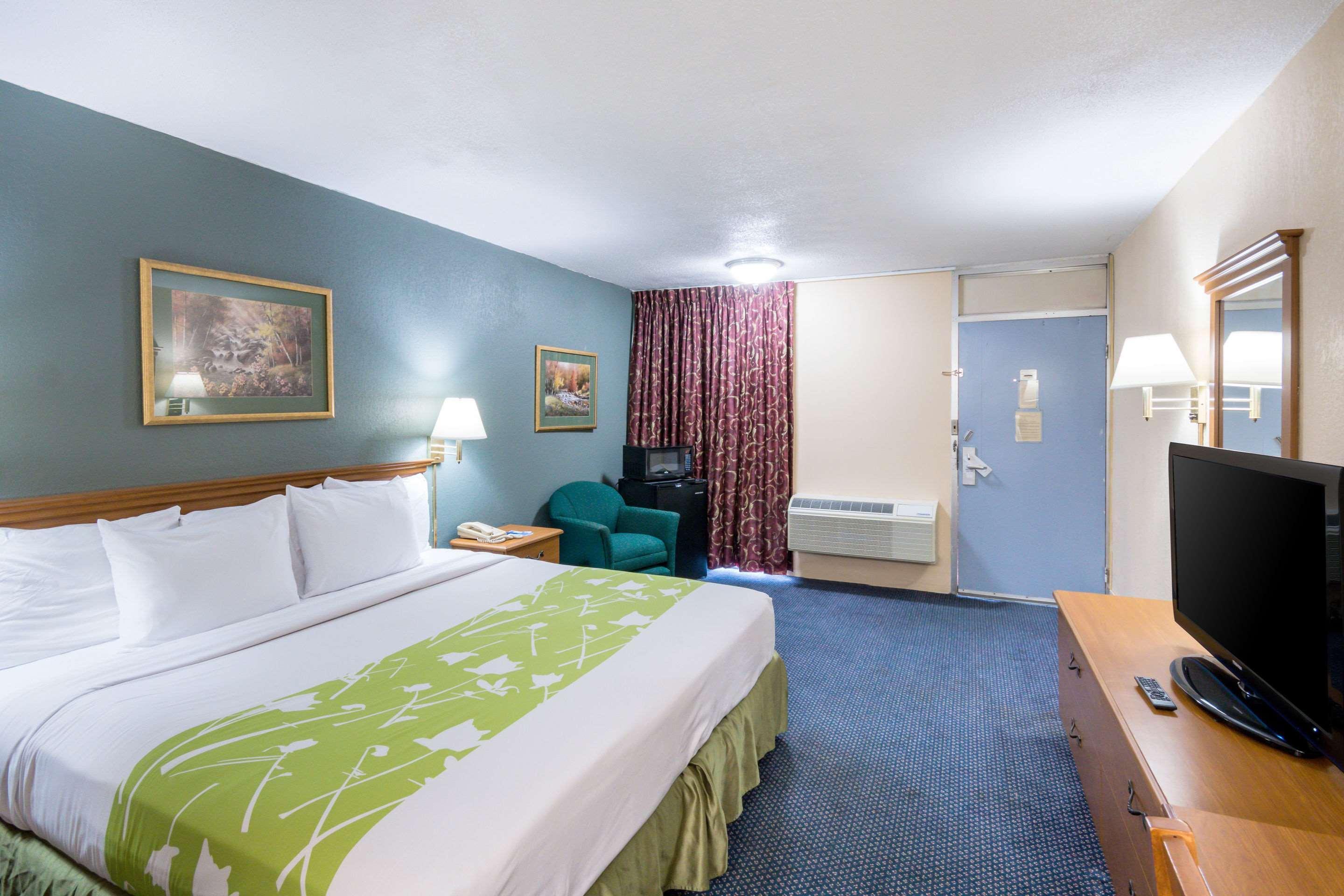 Rodeway Inn And Suites Portsmouth Esterno foto