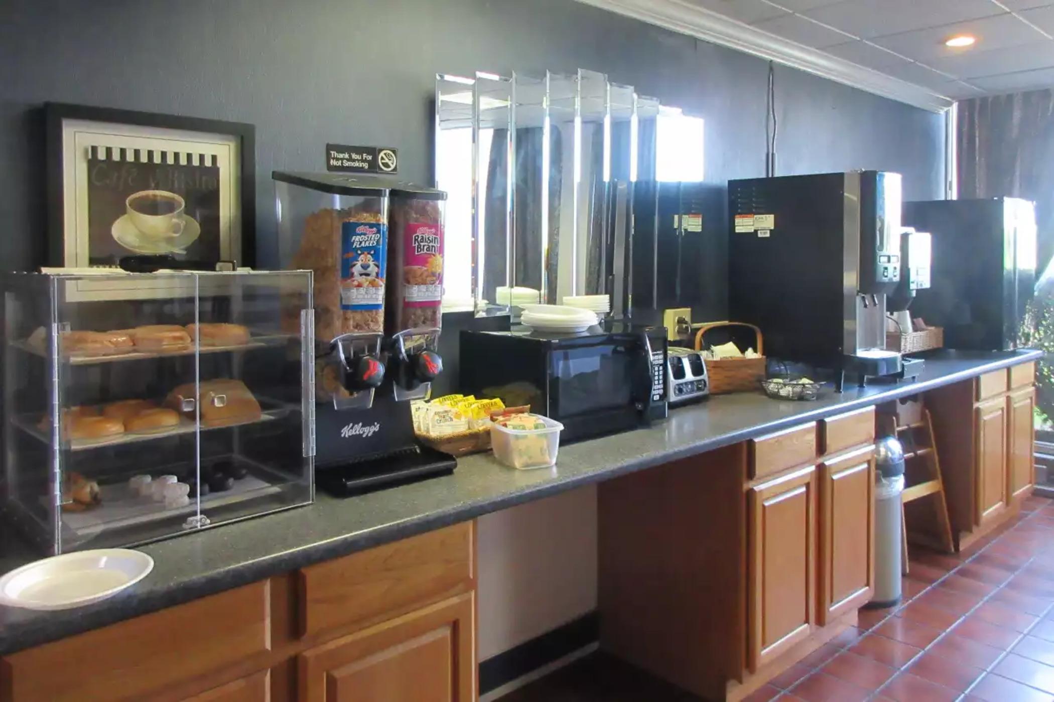 Rodeway Inn And Suites Portsmouth Esterno foto