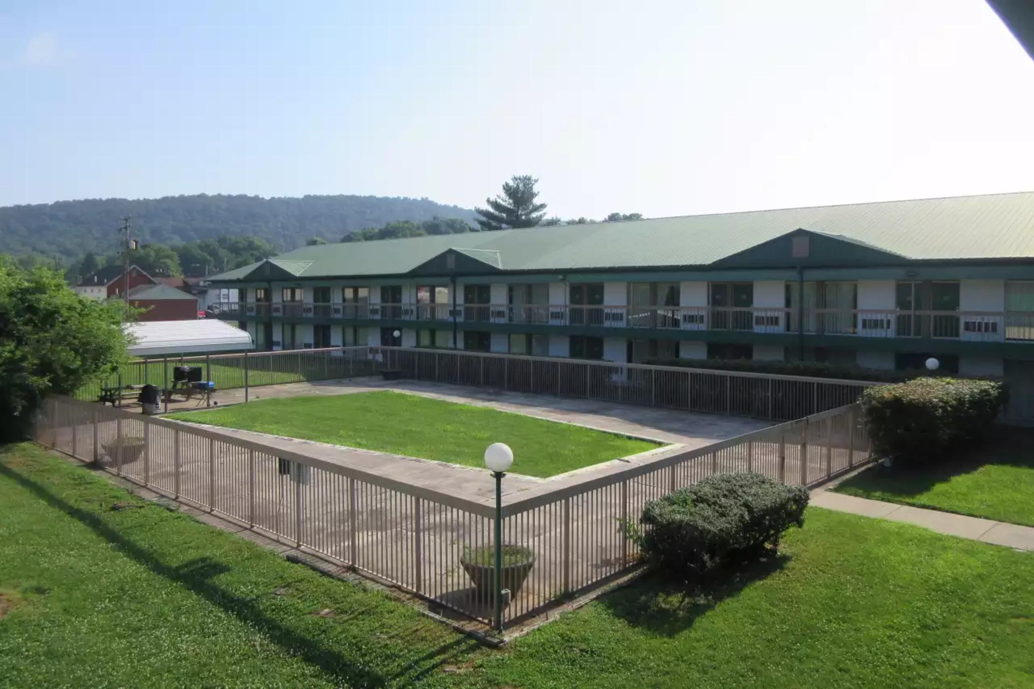 Rodeway Inn And Suites Portsmouth Esterno foto