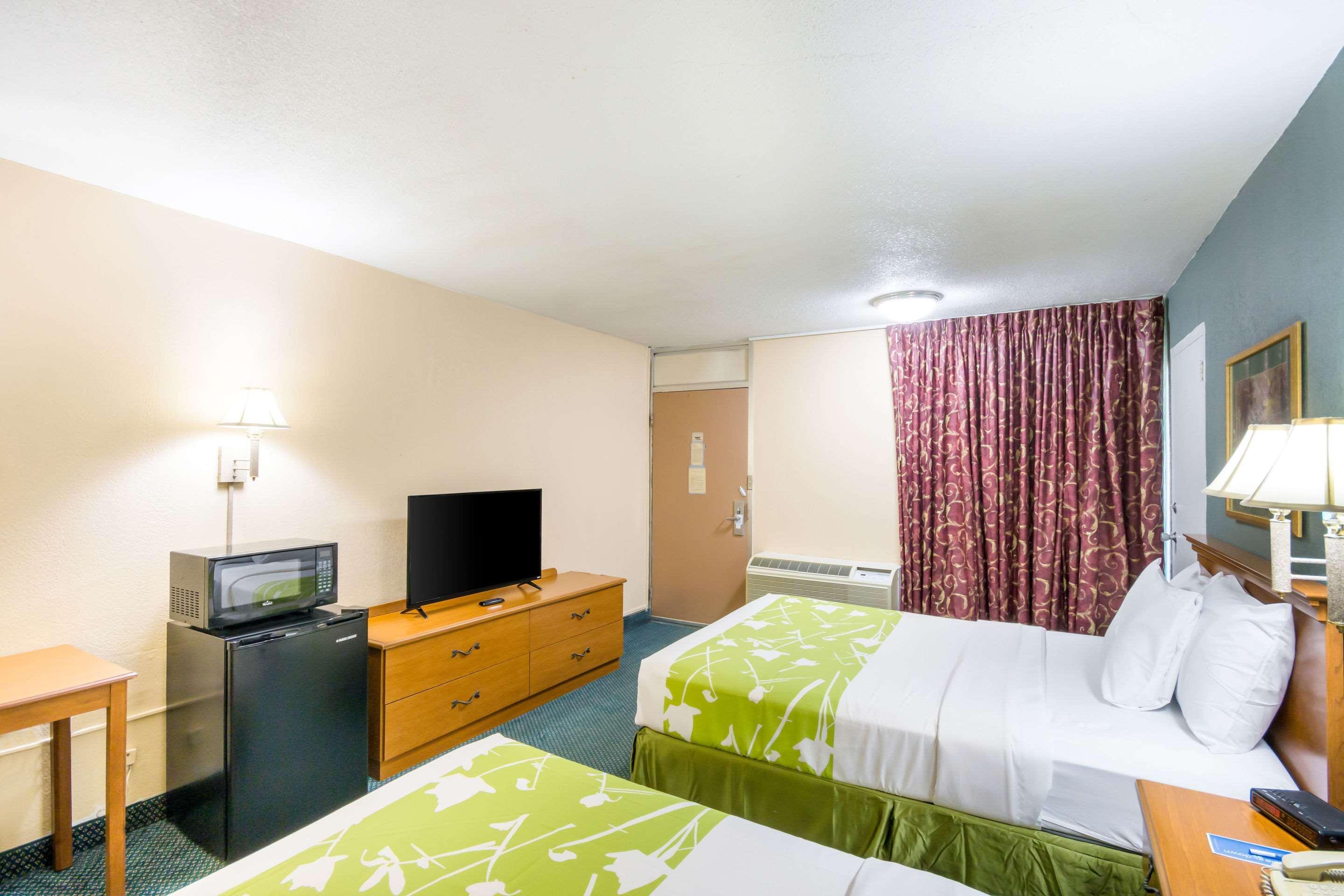 Rodeway Inn And Suites Portsmouth Esterno foto