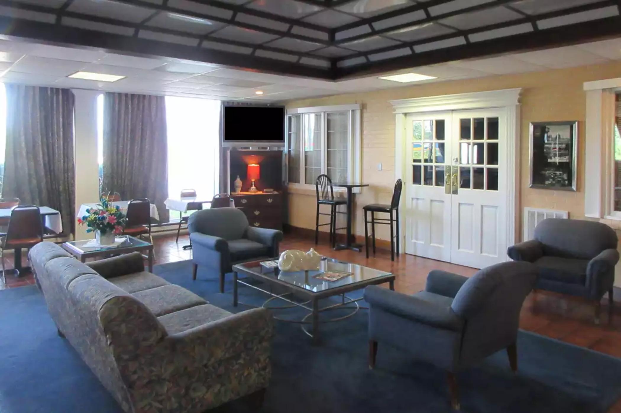 Rodeway Inn And Suites Portsmouth Esterno foto