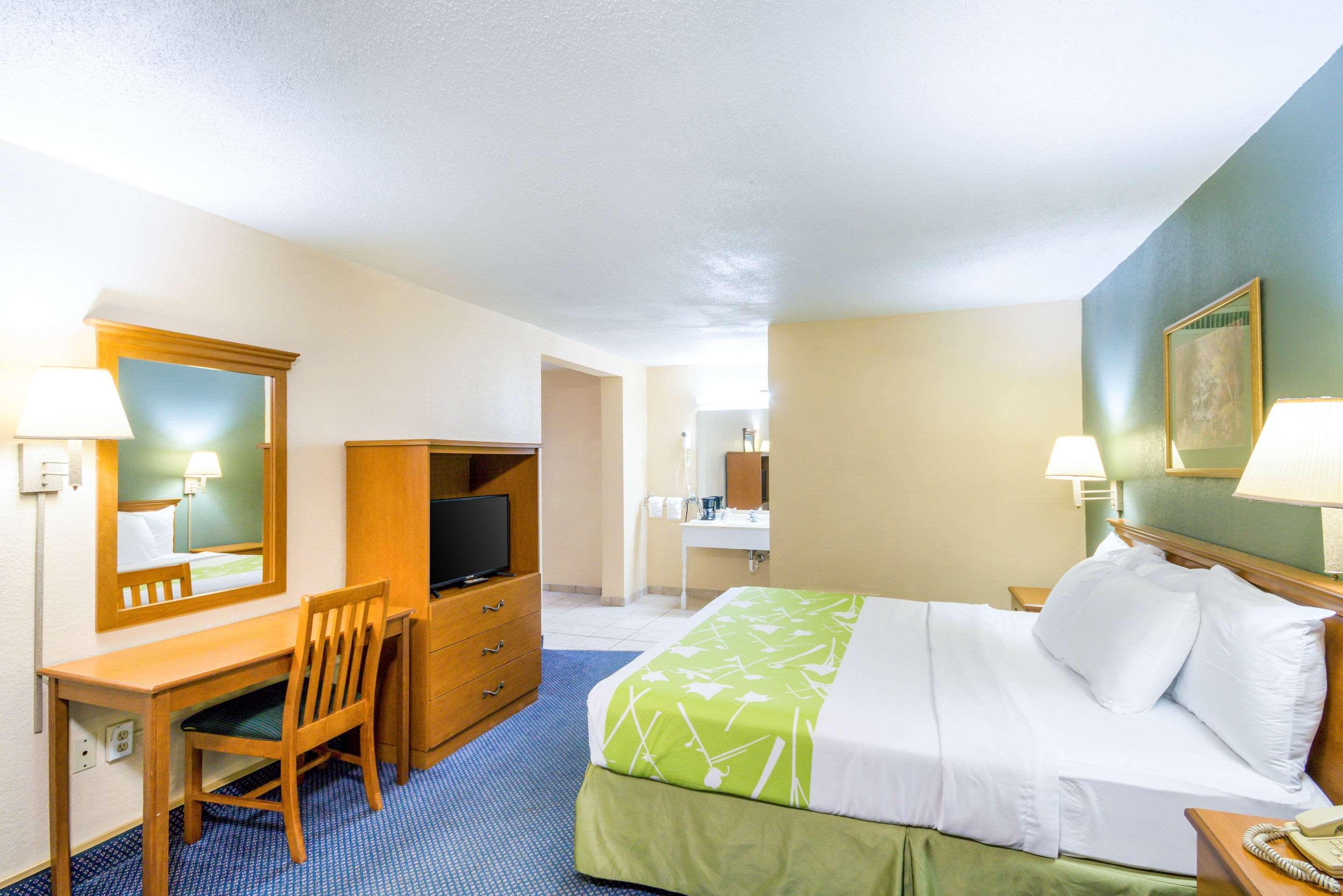 Rodeway Inn And Suites Portsmouth Esterno foto